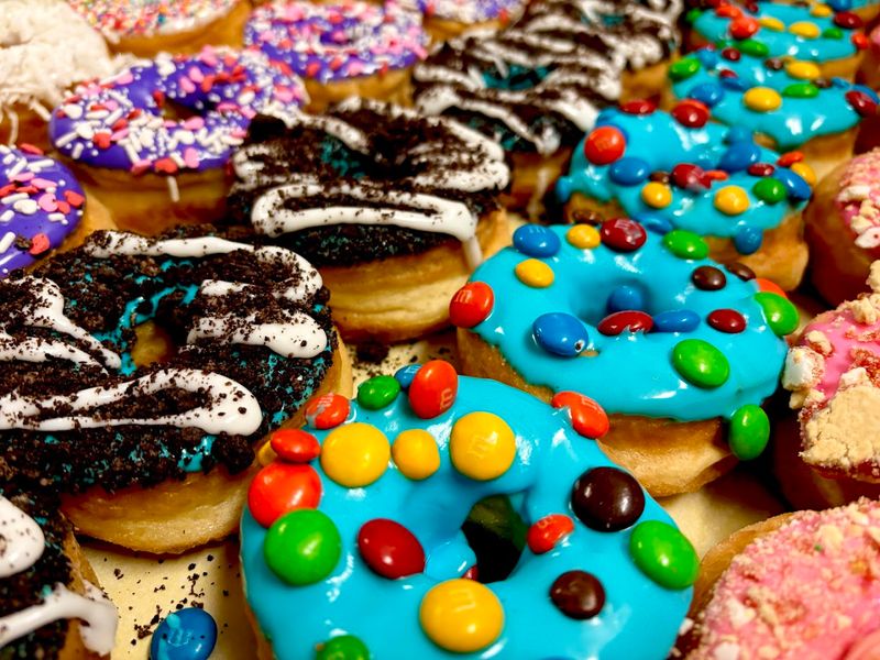 Robin's Snowflake Donuts & Cafe (Spring)