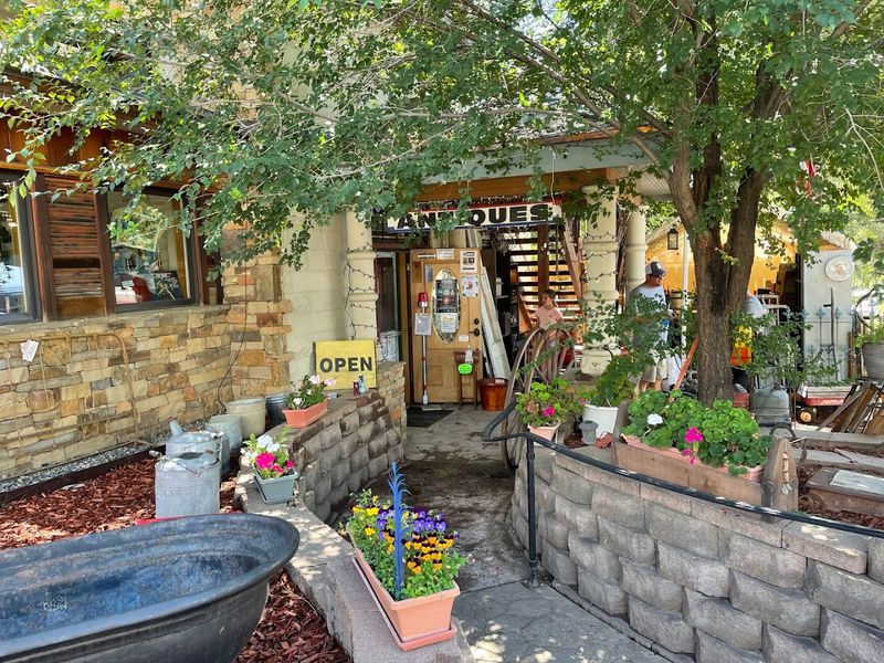 Savor the Relaxed Food and Cafe Scene Savor the Relaxed Food and Cafe Scene