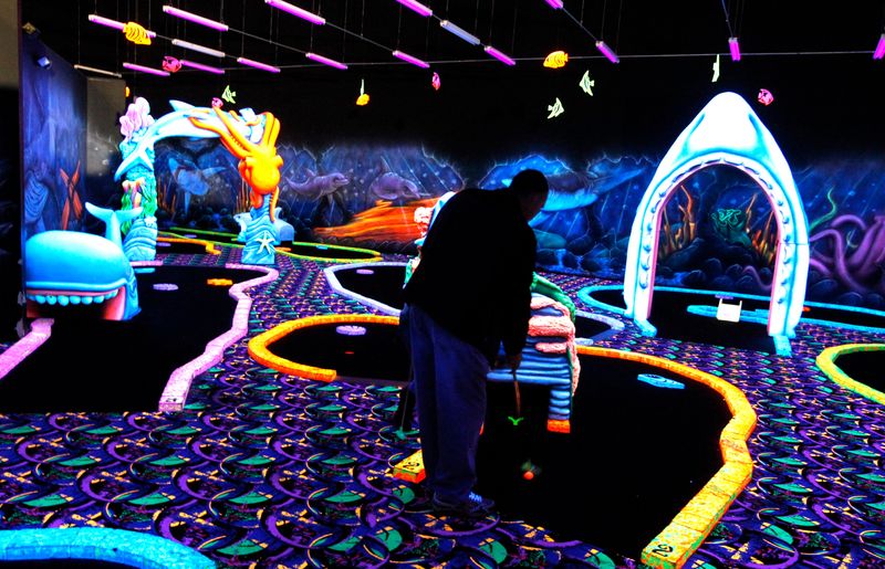 Scene75 Entertainment Center Mini Golf