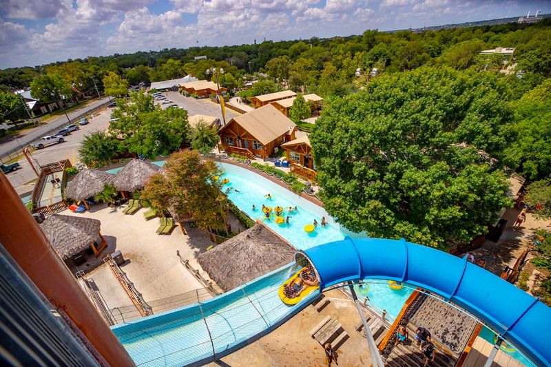 Schlitterbahn Waterparks and Resort (New Braunfels / Galveston Island) Schlitterbahn Waterparks and Resort (New Braunfels / Galveston Island)
