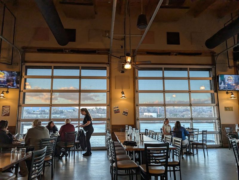 Seasonal Weather Creates Different Dining Experiences Seasonal Weather Creates Different Dining Experiences