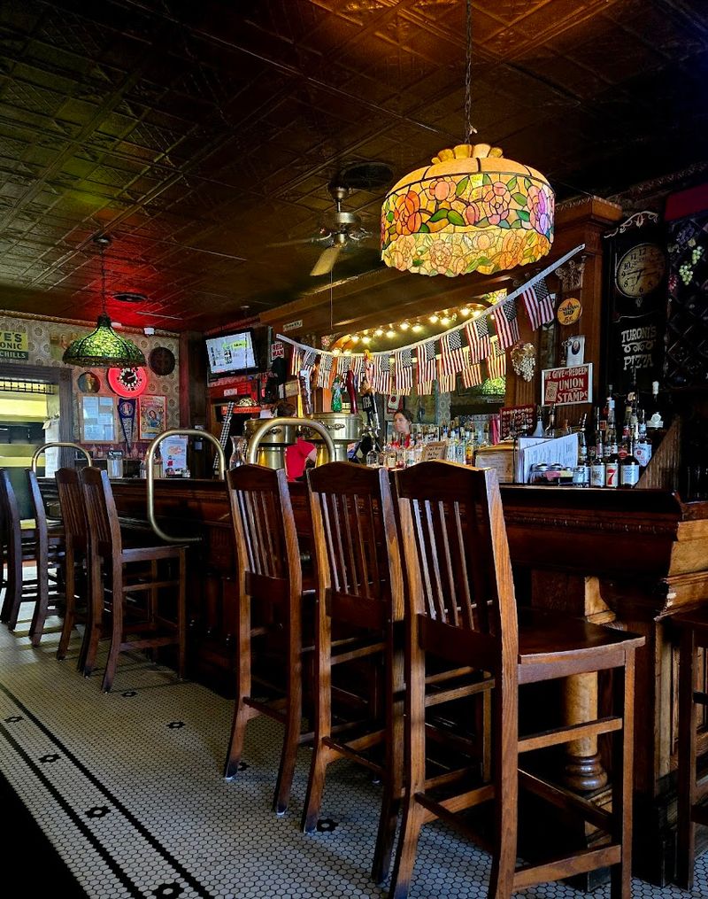 Service that earns loyal regulars Service that earns loyal regulars
