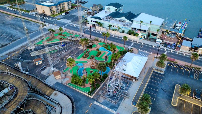 Small Park Atmosphere Creates Intimate Family Memories
