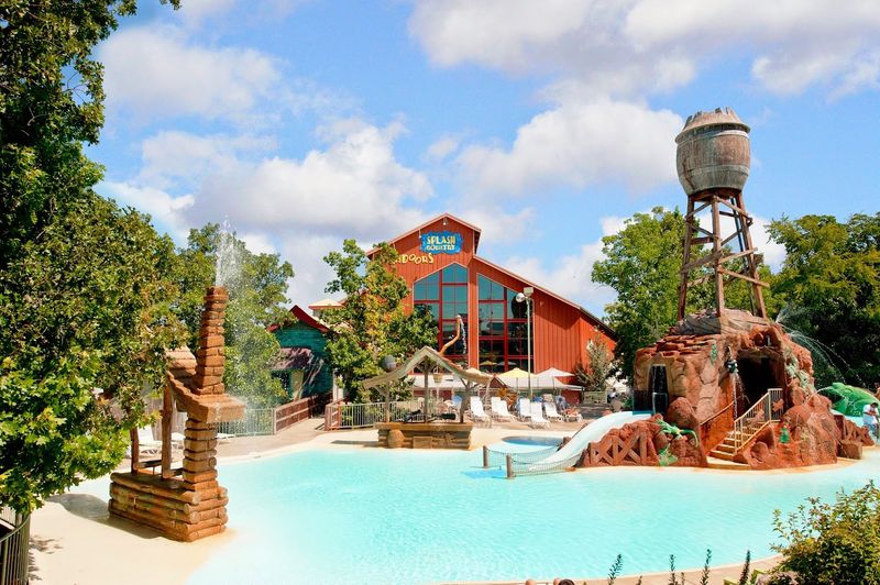 Splash Country Indoor & Outdoor Waterpark (Branson) Splash Country Indoor & Outdoor Waterpark (Branson)