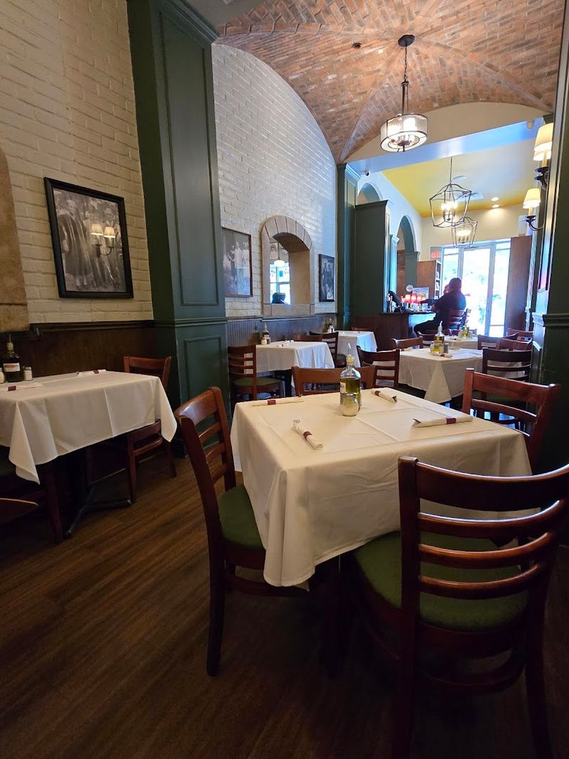 Standout Servers Who Elevate Every Visit