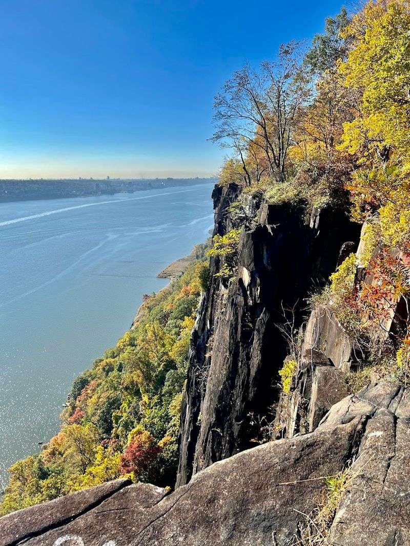 State Line Lookout Turns The Hudson River Into New Jersey’s Most Dramatic View