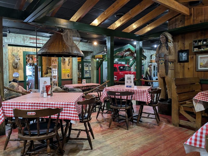 Step Inside a Lodge-Like Dining Room Full of Rustic Charm Step Inside a Lodge-Like Dining Room Full of Rustic Charm