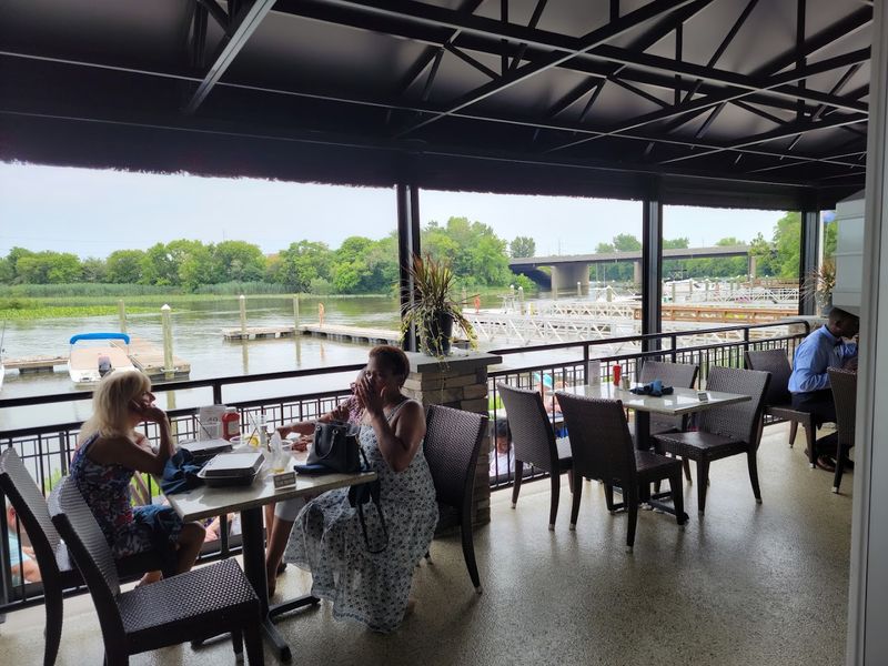 Stinger’s Waterfront