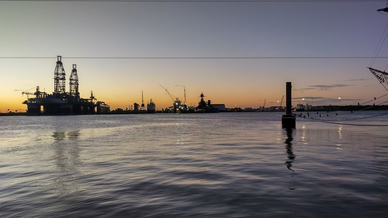 Sunset Views That Stop You Mid-Bite Sunset Views That Stop You Mid-Bite