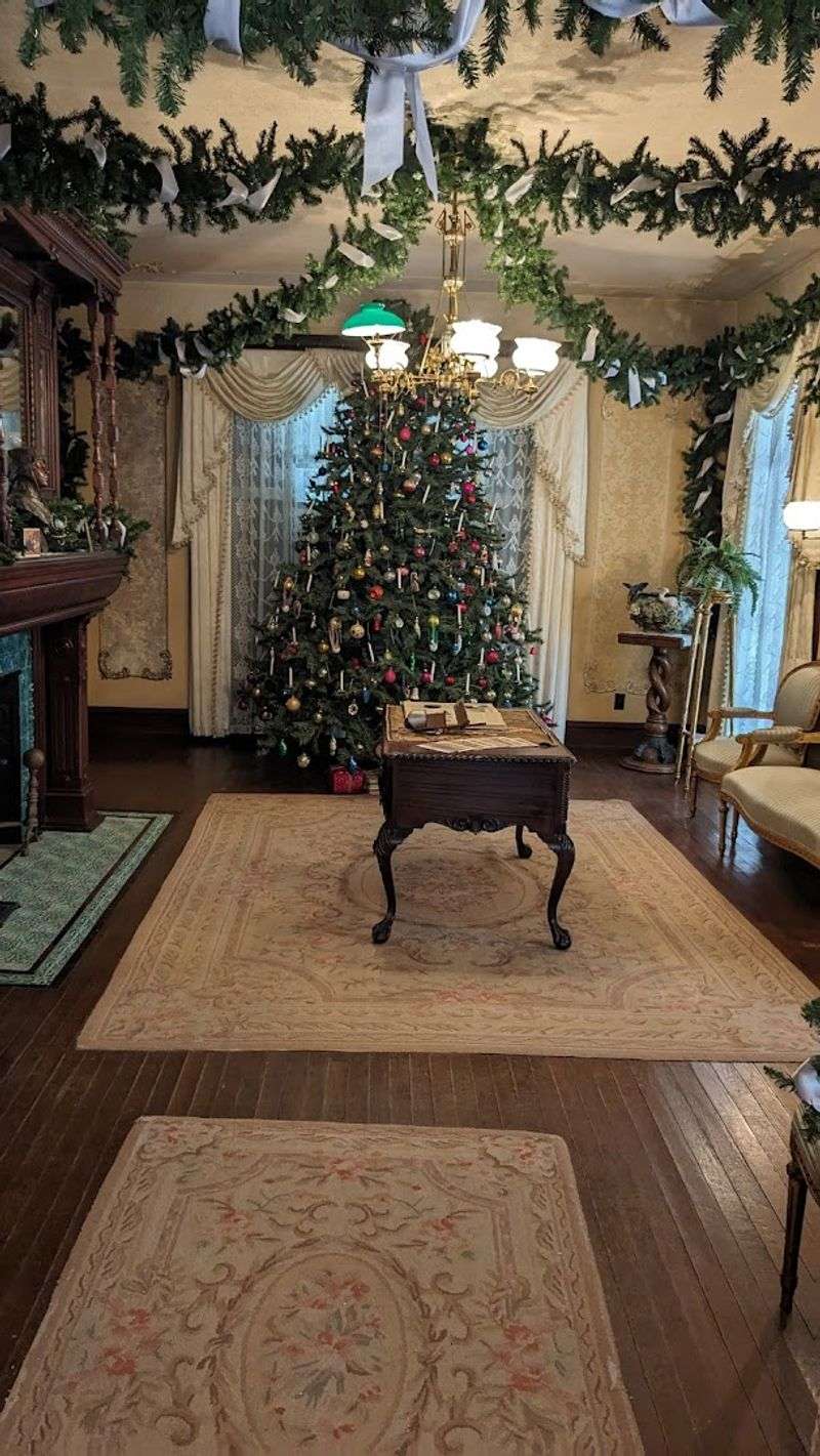 Take a Christmas in Cape May candlelight house tour