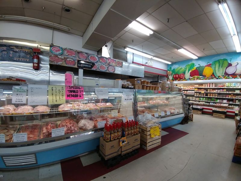 Meat And Seafood Counter With Custom Cutting Services