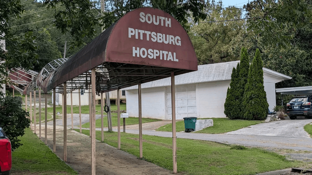 The Abandoned Hospital In Tennessee That Might Be The State's Creepiest Hidden Gem
