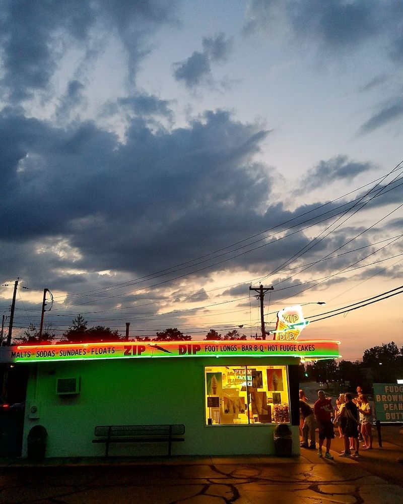 The Atmosphere Feels Pure Summer The Atmosphere Feels Pure Summer
