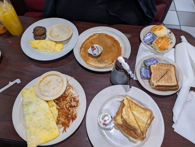 The Breakfast Plates That Keep Regulars Coming Back The Breakfast Plates That Keep Regulars Coming Back
