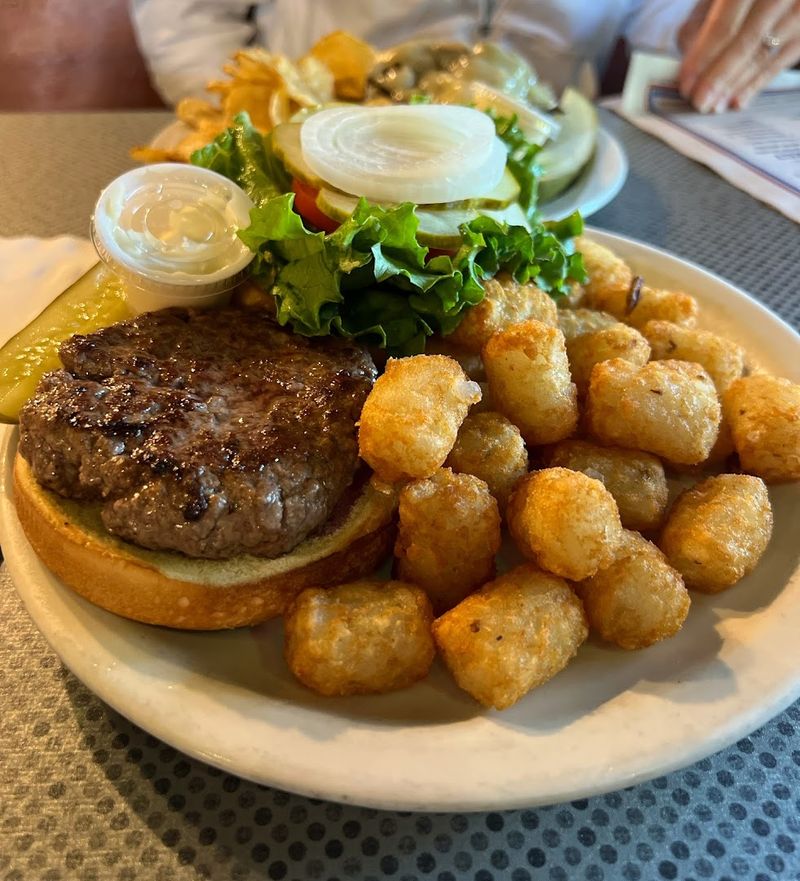 The Burger That Keeps People Ordering It Again The Burger That Keeps People Ordering It Again