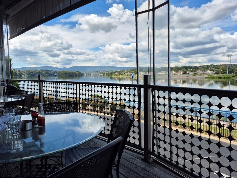 The Chattanooga Riverfront Setting That Makes This Spot Stand Out