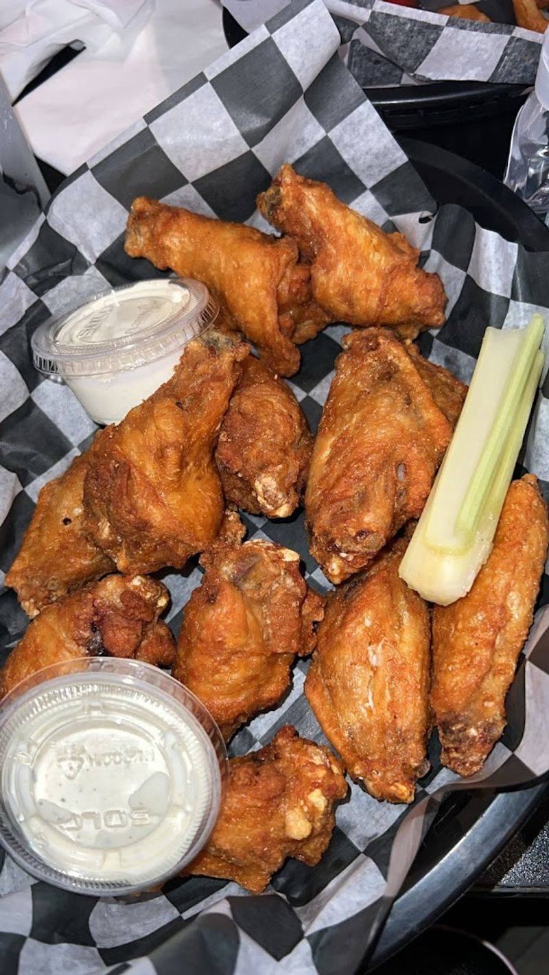 The Chicken Wings That Keep People Coming Back