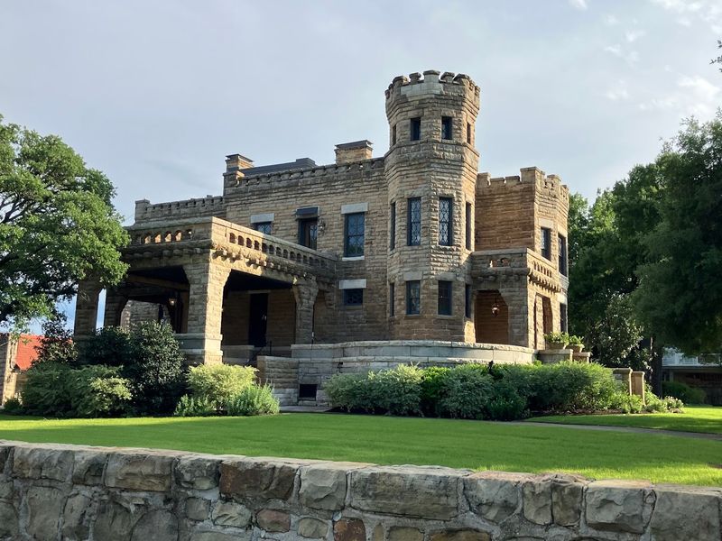 The Cottonland Castle (Waco) The Cottonland Castle (Waco)
