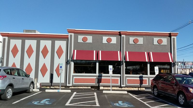 The Cozy Carlstadt Setting Adds To The Comfort Food Charm The Cozy Carlstadt Setting Adds To The Comfort Food Charm