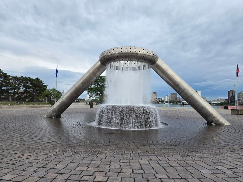 The Dodge Fountain: Detroit's Liquid Landmark The Dodge Fountain: Detroit's Liquid Landmark