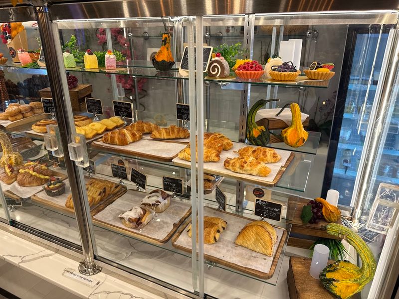 The Drinks and Pastries Make It More Than a Sandwich Stop The Drinks and Pastries Make It More Than a Sandwich Stop