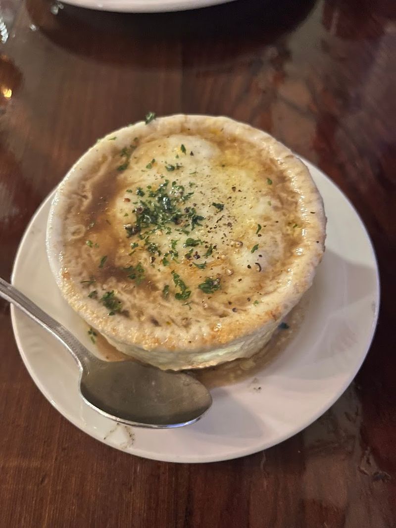 The Famous French Onion Soup Deserves the Hype The Famous French Onion Soup Deserves the Hype