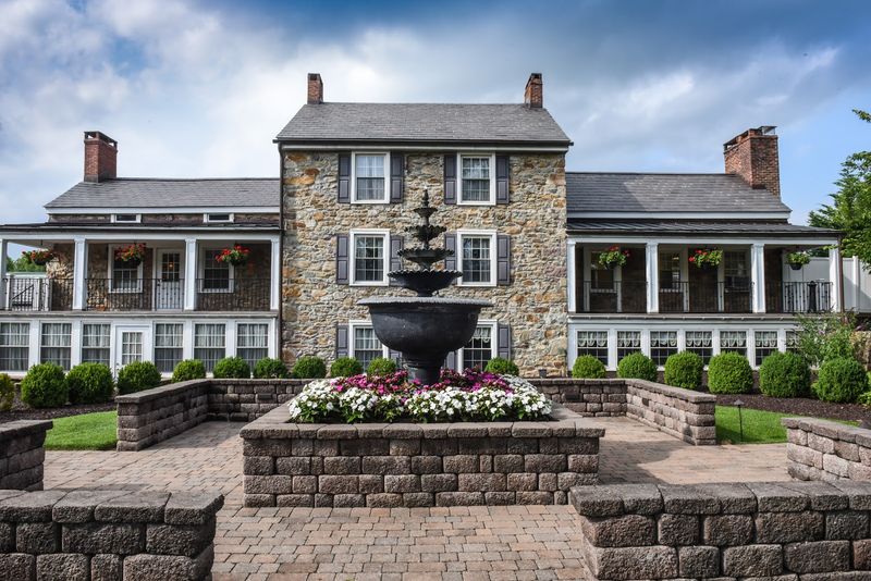 The Farmhouse at the Grand Colonial - Hampton The Farmhouse at the Grand Colonial - Hampton