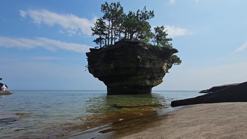 The Gravity-Defying Shape of Turnip Rock The Gravity-Defying Shape of Turnip Rock