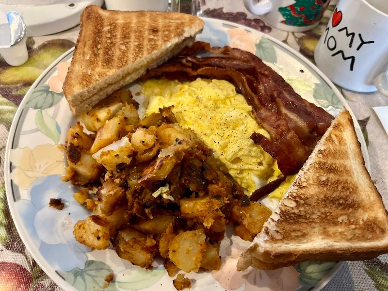 The Homemade Breakfast Plates That Make the Drive Worth It