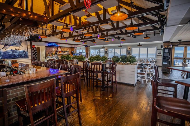 The Kind of Atmosphere That Turns Dinner Into a Night Out The Kind of Atmosphere That Turns Dinner Into a Night Out