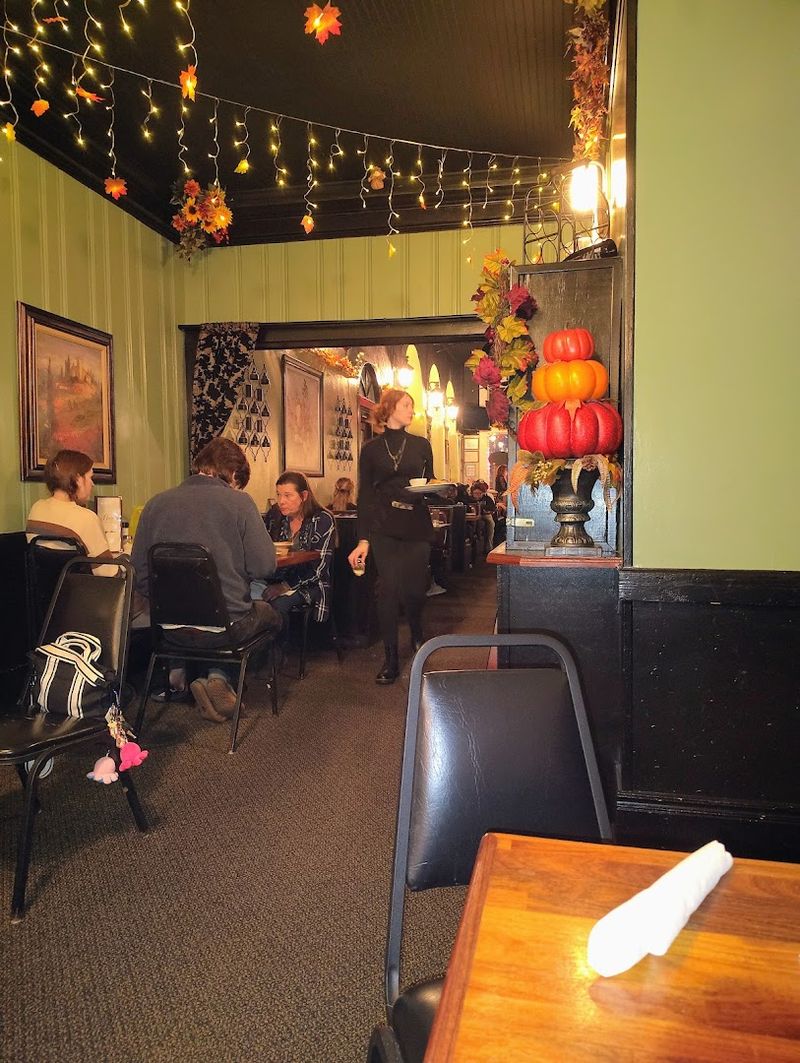 The Kind of Cozy Local Place That Feels Worth the Wait The Kind of Cozy Local Place That Feels Worth the Wait