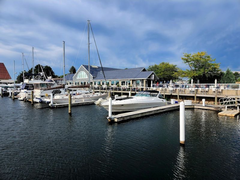 The Lake House Waterfront Grille