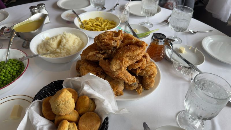 The Pan-Fried Chicken Dinner That Keeps Generations Coming Back