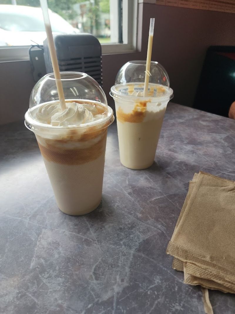 The Peanut Butter Banana Shake That Pulls People In Off the Street