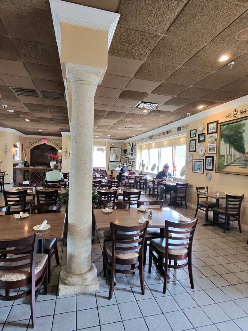 The Rustic-Chic Atmosphere And Cuban Decor The Rustic-Chic Atmosphere And Cuban Decor