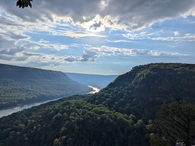 The Signal Mountain Hike That Pays Off Faster Than You Expect The Signal Mountain Hike That Pays Off Faster Than You Expect