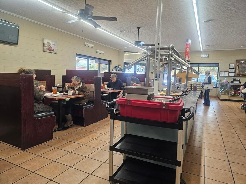 The Small-Town Newport Charm Makes Every Meal Feel Warmer The Small-Town Newport Charm Makes Every Meal Feel Warmer