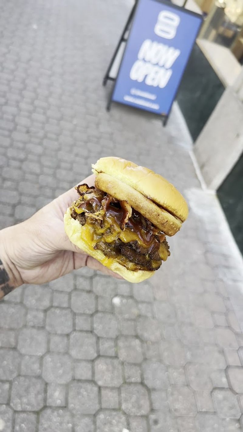 The Standard Proves A Great Cheeseburger Does Not Need Tricks The Standard Proves A Great Cheeseburger Does Not Need Tricks