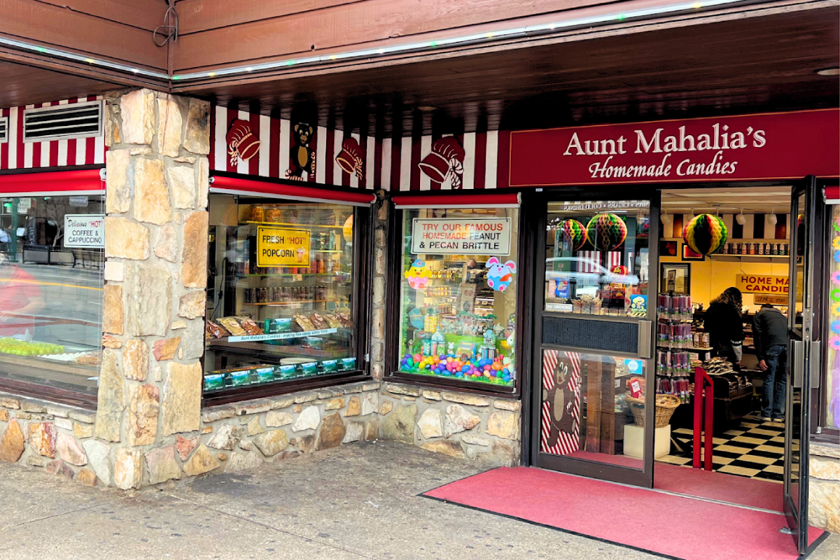 The Sweetest Little Candy Shop In Tennessee Has Been Charming Visitors Since 1939