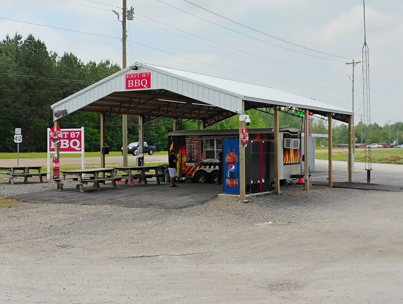 The Tiny Jackson BBQ Stand Locals Line Up For Every Weekend The Tiny Jackson BBQ Stand Locals Line Up For Every Weekend