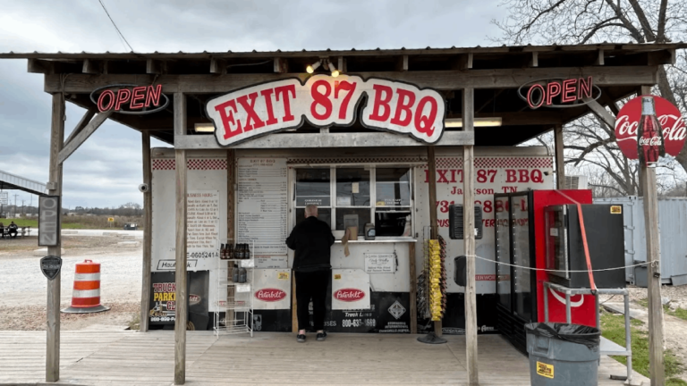 The Tiny Tennessee BBQ Stand Drawing Weekend Crowds For Smoky Perfection