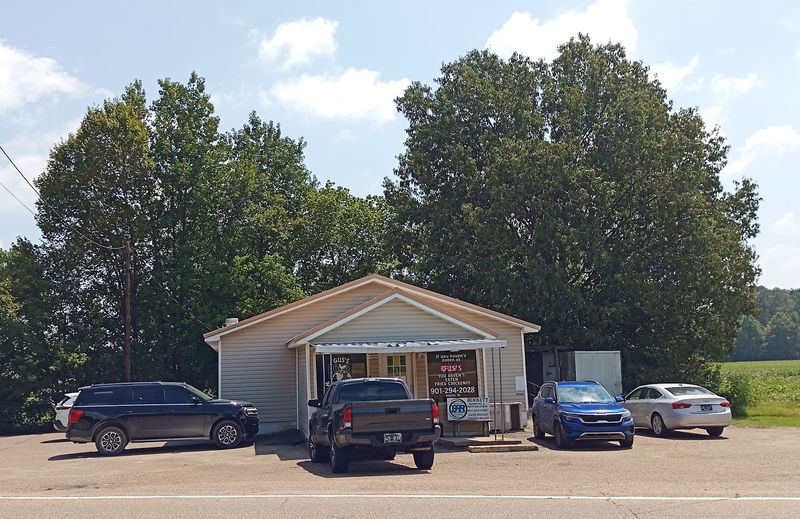 The Tiny Tennessee Town With a Big Fried Chicken Reputation The Tiny Tennessee Town With a Big Fried Chicken Reputation