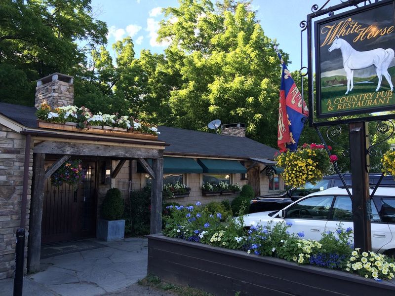 The White Horse Country Pub & Restaurant, New Preston