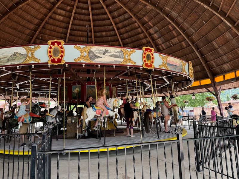 The park works well for multigenerational groups The park works well for multigenerational groups