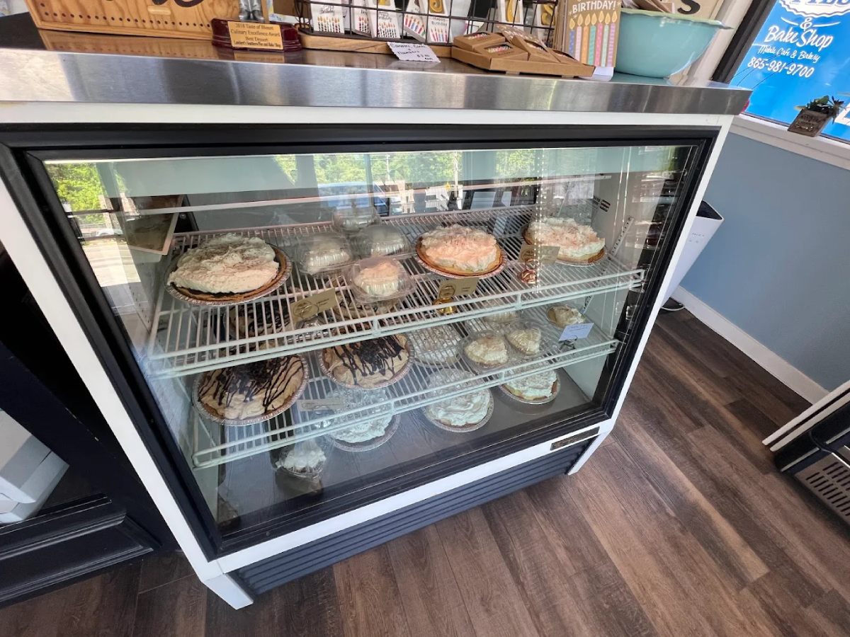 This Charming Tennessee Cafe Serves Pies So Good, They're Known Worldwide