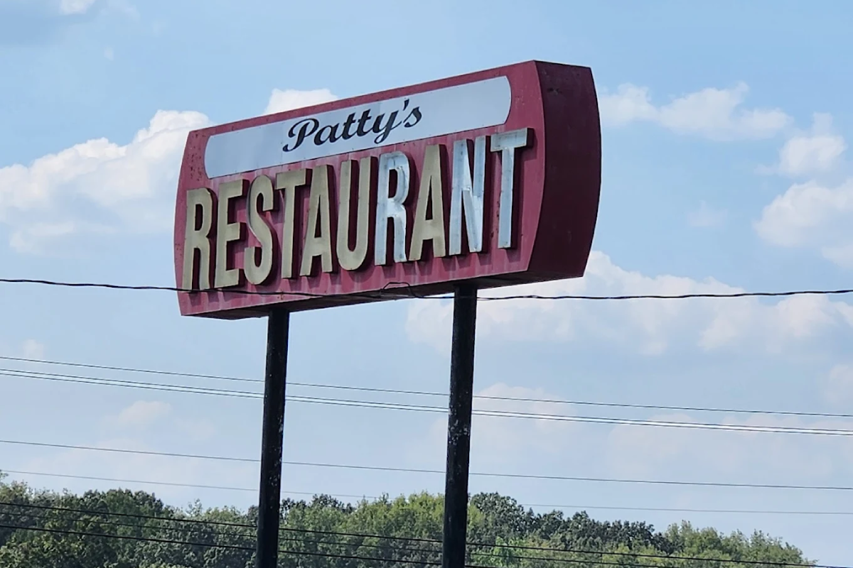 This Country Road Leads to One of Tennessee's Most Beloved All-You-Can-Eat Buffets