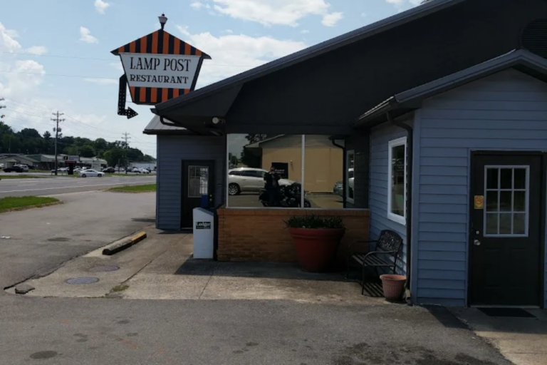 This Cozy Tennessee Roadside Restaurant Feels Like the Kind of Place Locals Don’t Want to Lose
