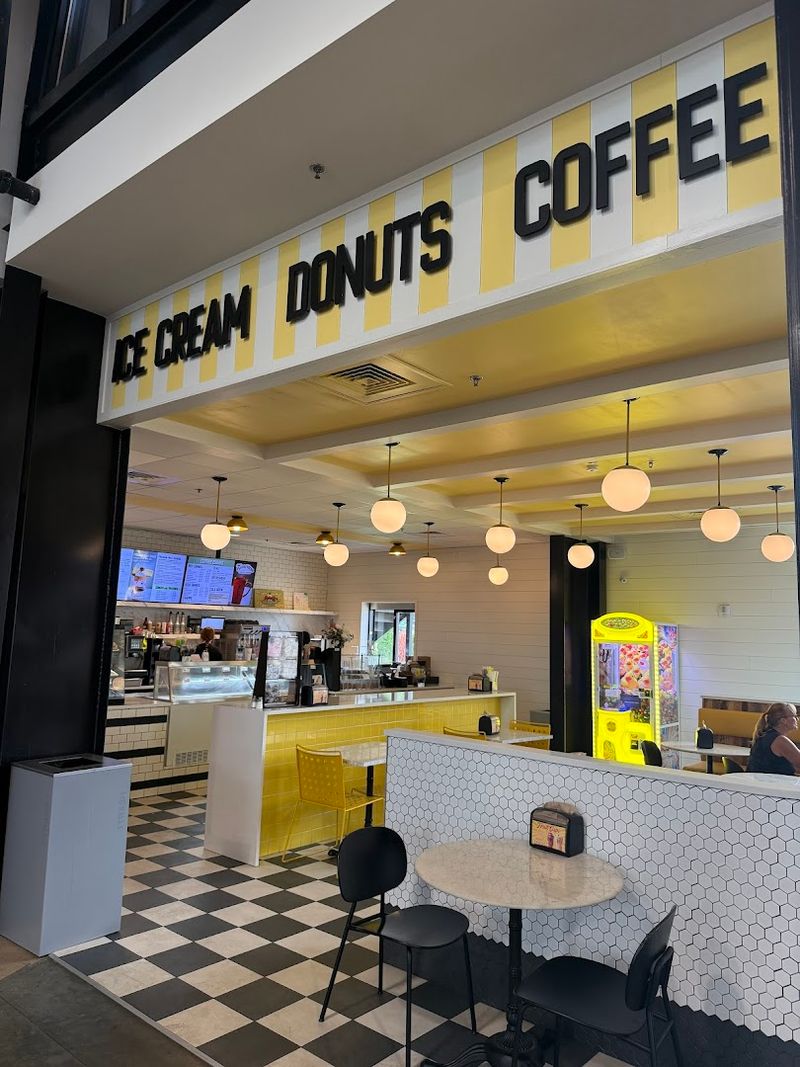 This Dolly-Approved Tennessee Stop Might Be The Sweetest Detour On I-65