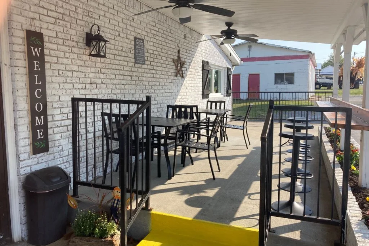 This Hidden Tennessee Market Has Fresh-Sliced Sandwiches for Less Than $10