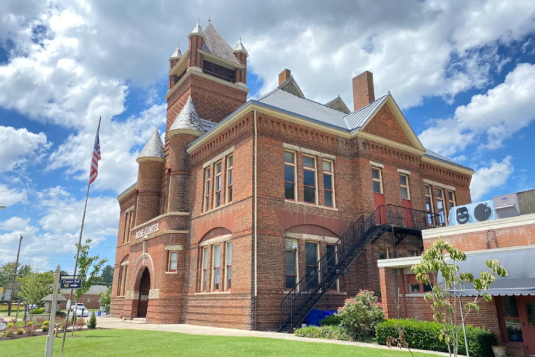 This Quiet Tennessee Town Lets You Slow Down Without Running Out Of Things To Do
